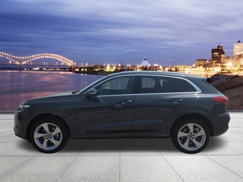 Certified 2025 Audi Q5 Premium Plus w/ Premium Plus AWD/4WD image 2
