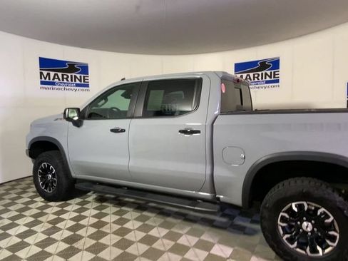 Used 2024 Chevrolet Silverado 1500 ZR2 w/ Technology Package AWD/4WD image 8