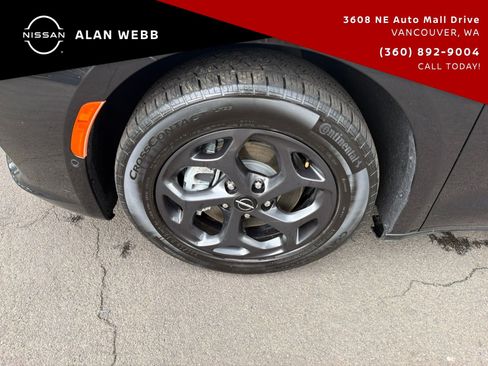 Used 2022 Chrysler Pacifica Touring-L w/ Uconnect Theater Family Group FWD image 33