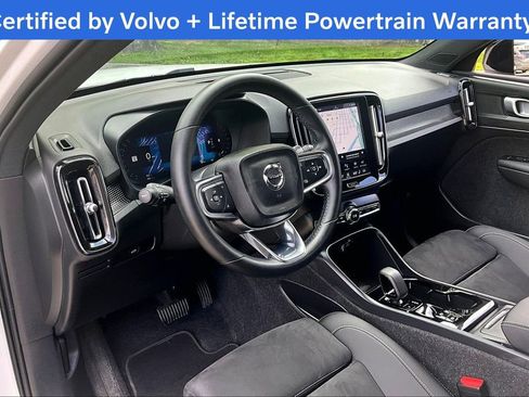 Used 2025 Volvo XC40 B5 Plus AWD/4WD image 18