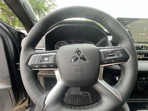 New 2026 Mitsubishi Outlander LE FWD image 20