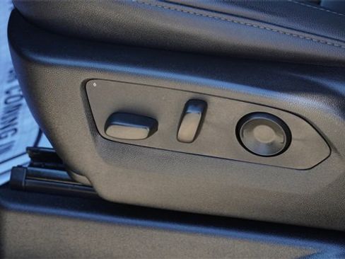 Used 2024 Chevrolet Suburban LT image 21