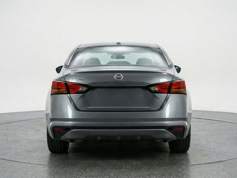 Used 2025 Nissan Altima 2.5 SV FWD image 7