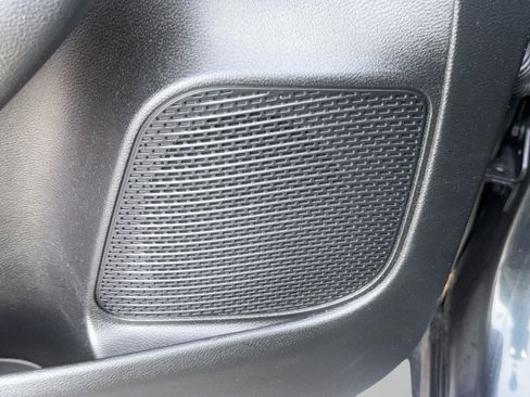 Used 2020 Chrysler Pacifica Touring-L image 28