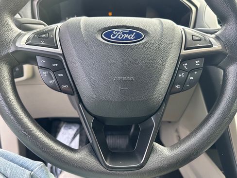 Used 2017 Ford Fusion SE image 12