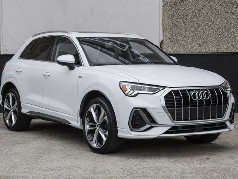 Used 2020 Audi Q3 2.0T Premium Plus w/ Premium Plus Package AWD/4WD image 7