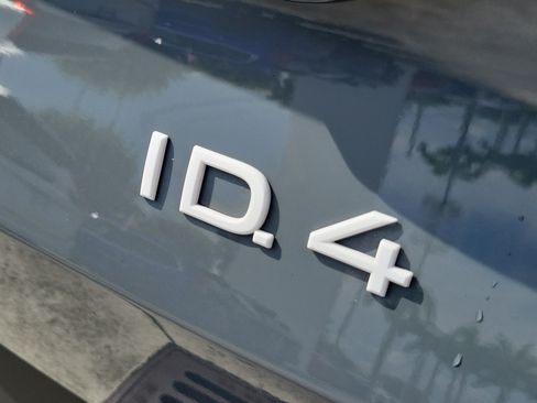 Used 2025 Volkswagen ID.4 Pro RWD image 9