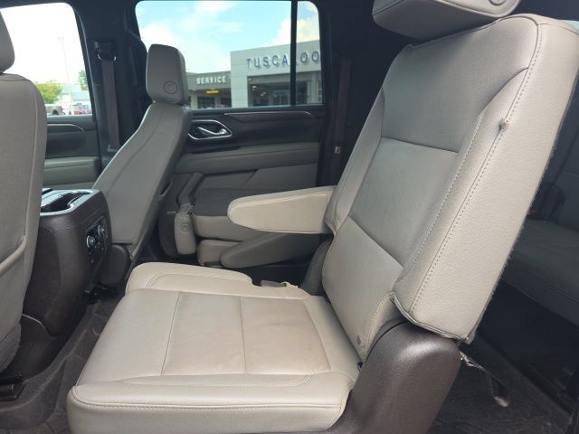 Used 2023 Chevrolet Suburban Z71 w/ Luxury Package AWD/4WD image 10