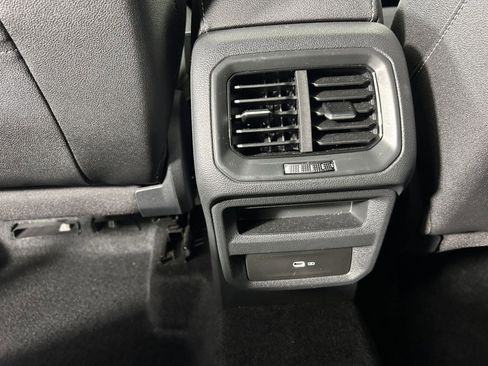 Used 2025 Volkswagen Taos SE image 15