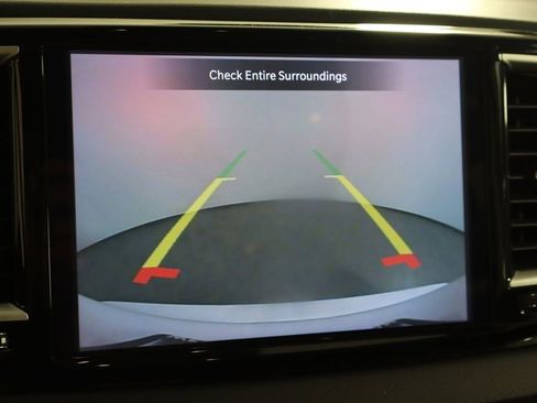 Used 2024 Chrysler Pacifica Touring-L FWD image 44
