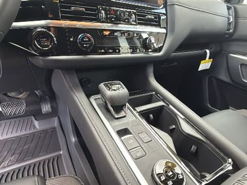 New 2026 Nissan Pathfinder SL AWD/4WD image 13