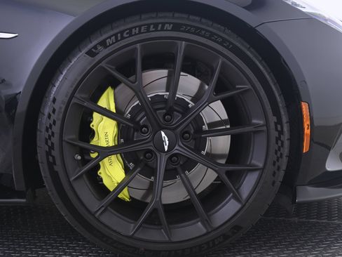Used 2026 Aston Martin V8 Vantage Coupe RWD image 17