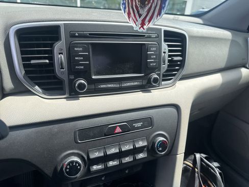 Used 2017 Kia Sportage LX w/ LX Popular Package image 7