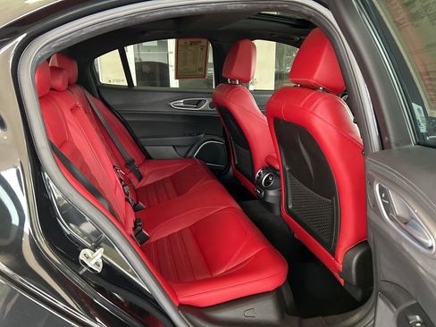 Used 2022 Alfa Romeo Giulia Veloce image 27