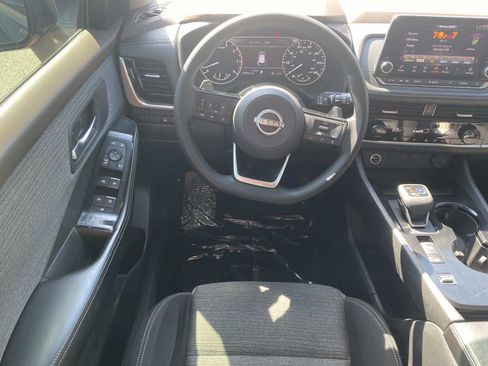 Used 2022 Nissan Rogue SV image 10