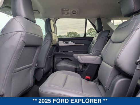 New 2025 Ford Explorer Active w/ Active Comfort Package image 17