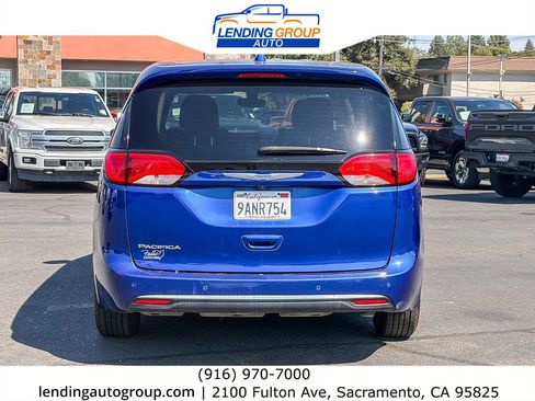 Used 2019 Chrysler Pacifica Touring Plus FWD image 3