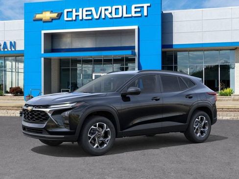 New 2026 Chevrolet Trax LT w/ Driver Confidence Package FWD image 2