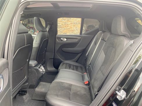 Used 2021 Volvo XC40 T5 R-Design image 10