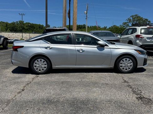 Used 2023 Nissan Altima 2.5 S FWD image 2