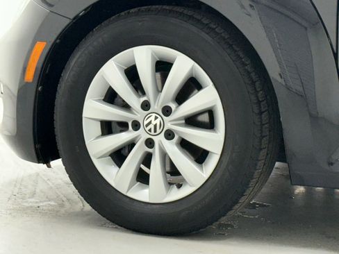 Used 2017 Volkswagen Beetle 1.8T S image 29
