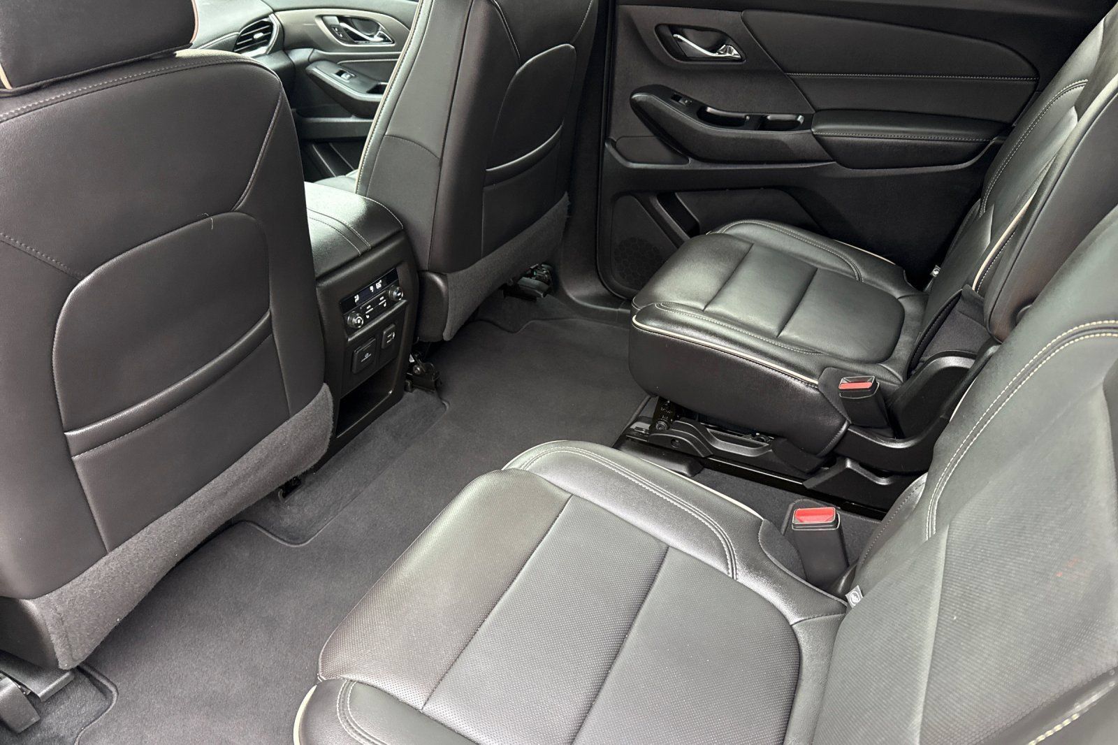 Used 2023 Chevrolet Traverse Premier w/ Redline Edition AWD/4WD image 14