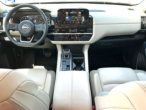Used 2025 Nissan Pathfinder SL FWD image 22
