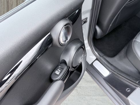 Used 2019 MINI Cooper S image 28