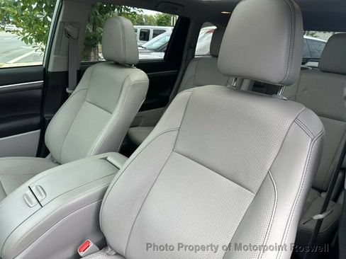 Used 2019 Toyota Highlander Limited Platinum AWD/4WD image 7