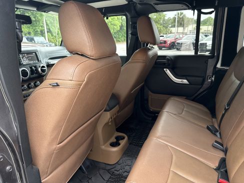 Used 2018 Jeep Wrangler Unlimited Rubicon w/ Dual Top Group AWD/4WD image 23