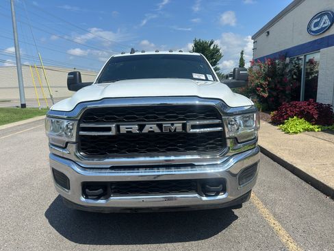 Used 2024 RAM 3500 Tradesman w/ Chrome Appearance Group AWD/4WD image 9
