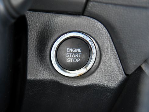 Used 2020 Toyota RAV4 XLE Premium FWD image 27