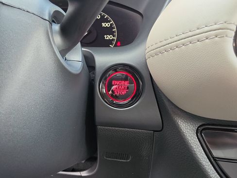 Certified 2025 Honda HR-V LX image 24