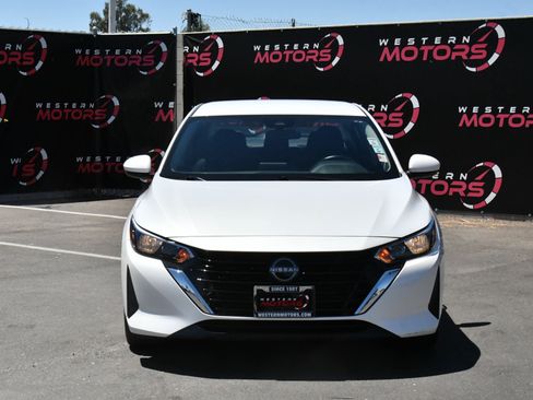 Used 2024 Nissan Sentra SV FWD image 2