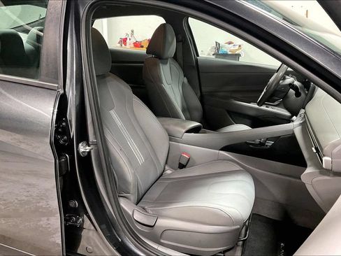 Used 2023 Hyundai Elantra SEL w/ Convenience Package FWD image 9