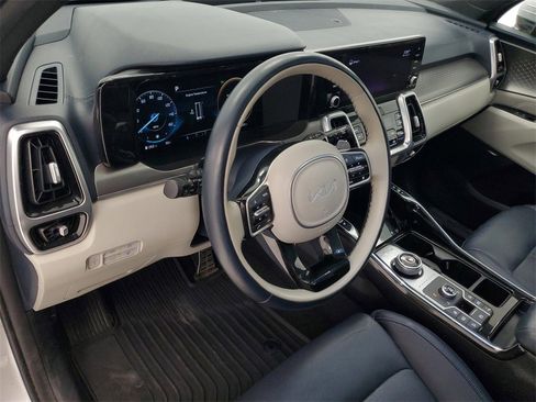 Used 2022 Kia Sorento SX Prestige w/ Panoramic Sunroof Package image 11