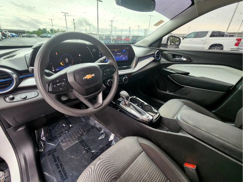 Used 2024 Chevrolet Trax LT FWD image 20
