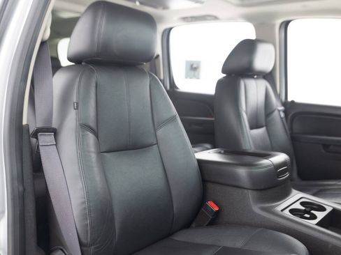 Used 2013 Chevrolet Suburban LT w/ Luxury Package AWD/4WD image 33