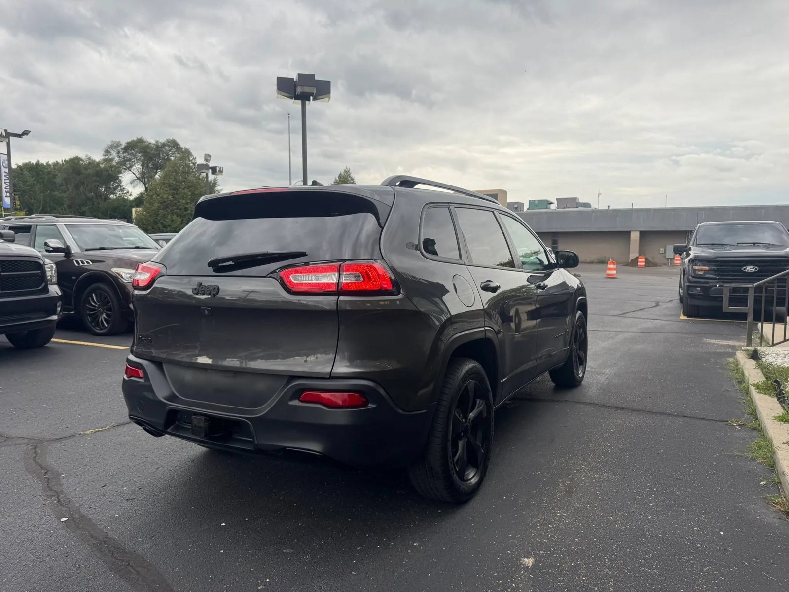 Used 2017 Jeep Cherokee High Altitude AWD/4WD image 7