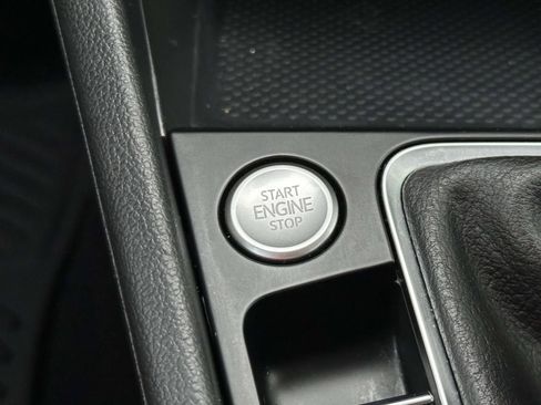 Used 2023 Volkswagen Jetta SE w/ Panoramic Sunroof Package image 21