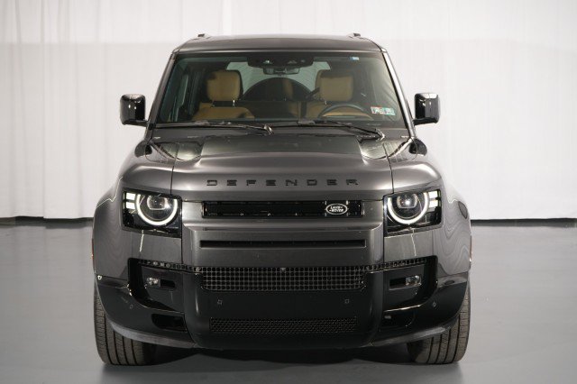 Used 2026 Land Rover Defender 110 X-Dynamic SE AWD/4WD image 4