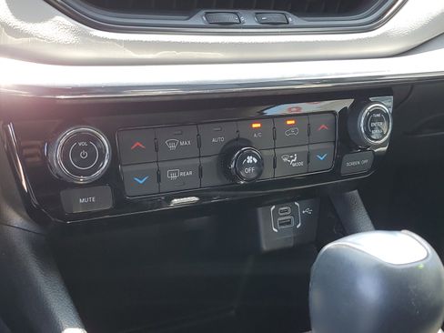 Used 2022 Jeep Compass Limited image 19