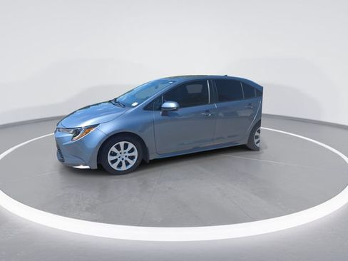 Used 2025 Toyota Corolla LE FWD image 4