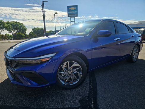 Used 2024 Hyundai Elantra SEL FWD image 2