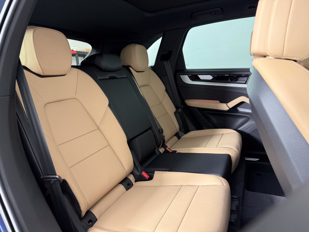 Certified 2026 Porsche Cayenne AWD/4WD image 18