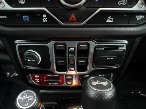 Used 2024 Jeep Wrangler Unlimited Rubicon 4xe image 26