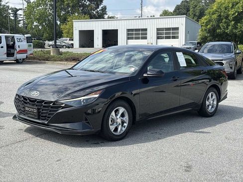 Used 2023 Hyundai Elantra SE FWD image 2