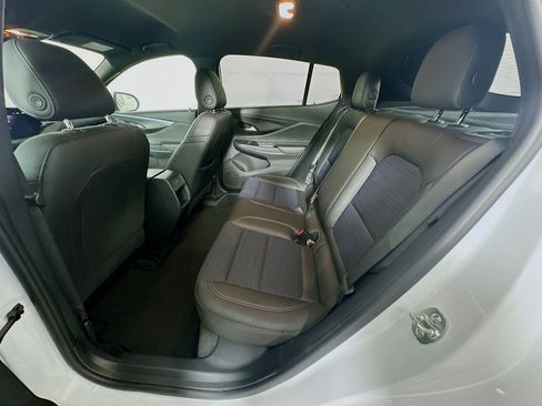 Used 2025 Buick Envista Preferred FWD image 27