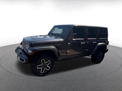 Used 2025 Jeep Wrangler Unlimited Sahara AWD/4WD image 7
