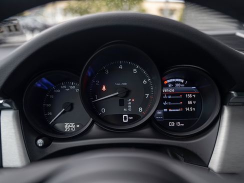 Certified 2026 Porsche Macan image 10